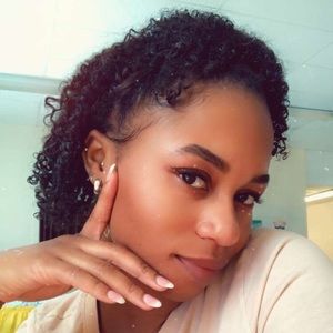 Meet your Posher, Joelle